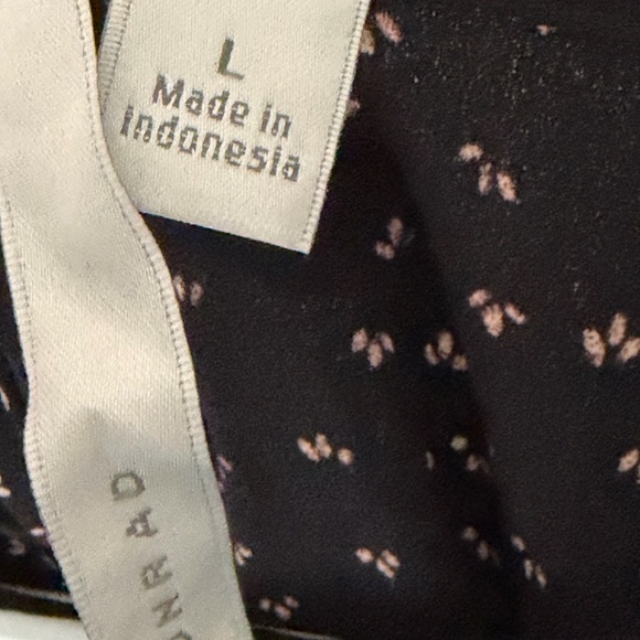 LC Lauren Conrad Black Top with White Patterns - Picture 4 of 4